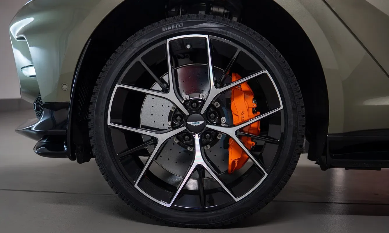 Aston Martin DBX 707 — 9