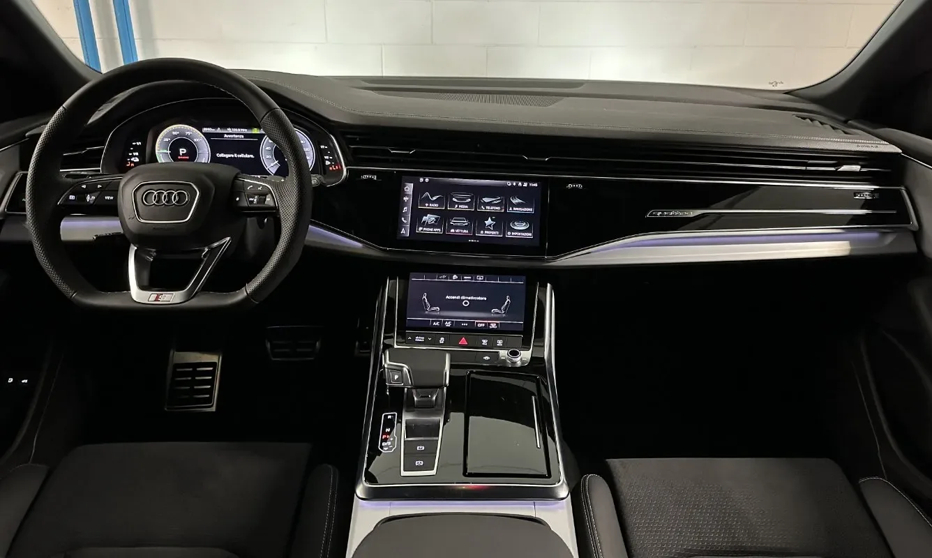 Audi Q8 55 TFSI e quattro — 11