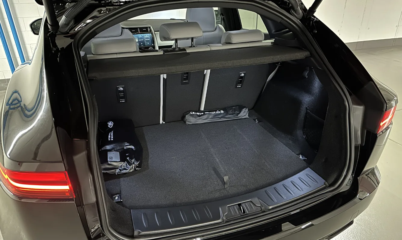 Jaguar E-Pace D204 R-Dynamic S — 12