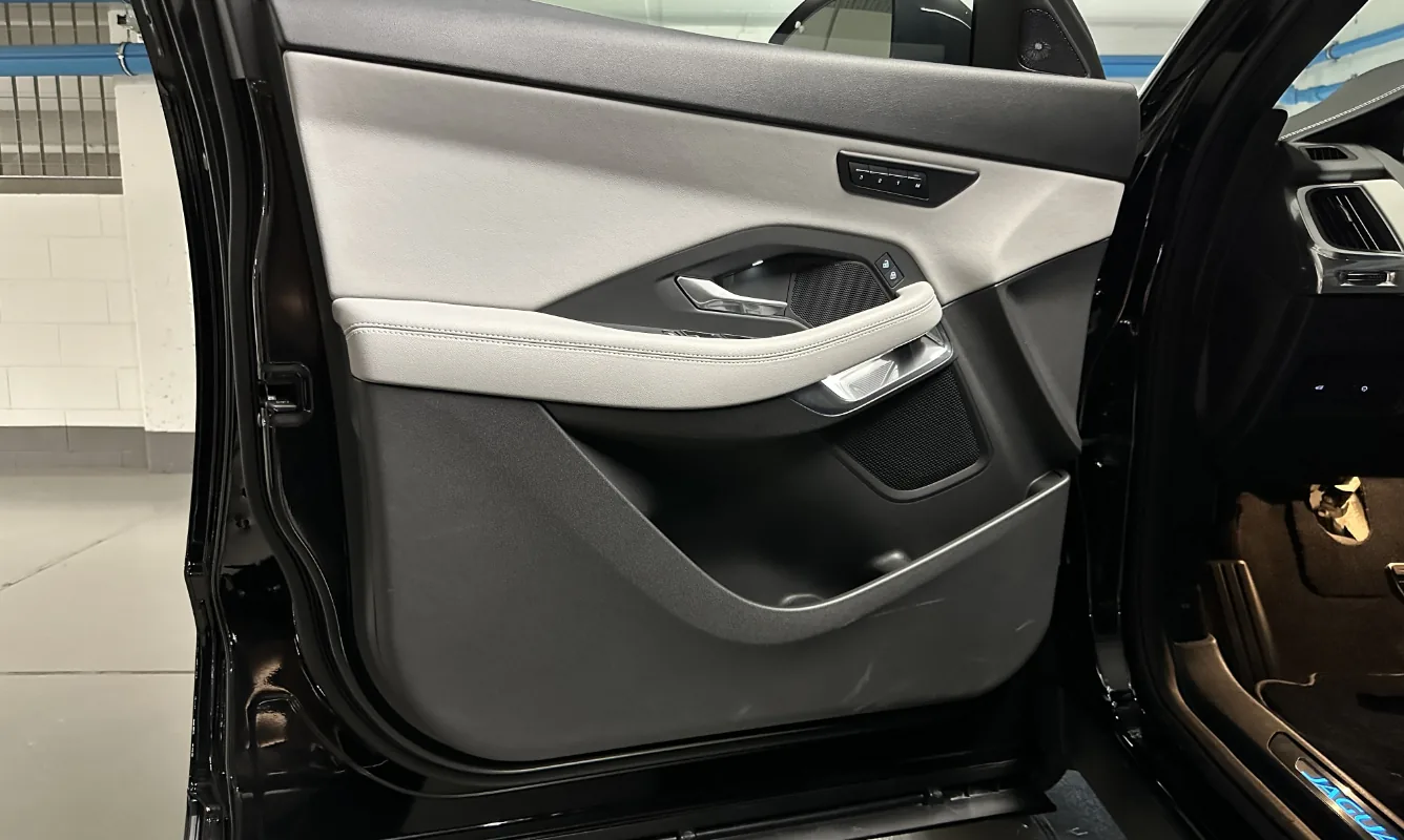 Jaguar E-Pace D204 R-Dynamic S — 10
