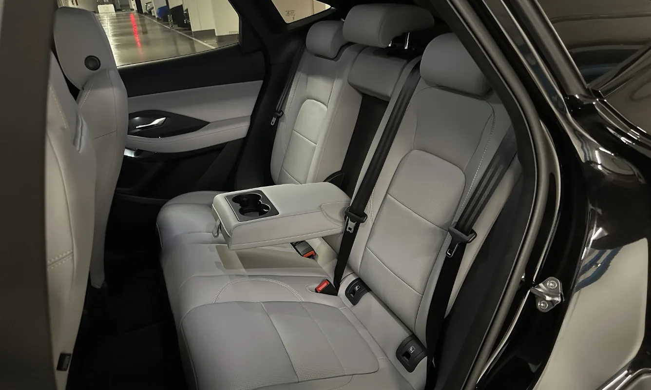 Jaguar E-Pace D204 R-Dynamic S — 9
