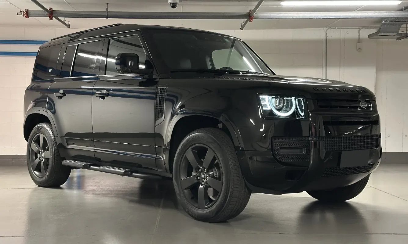 Land Rover Defender 110 X-Dynamic SE — 1