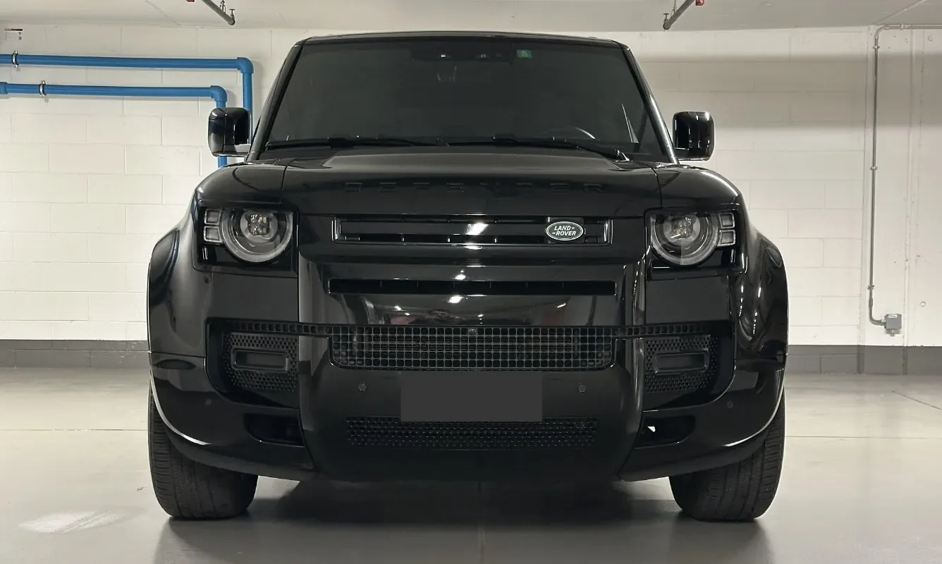 Land Rover Defender 110 X-Dynamic SE — 3