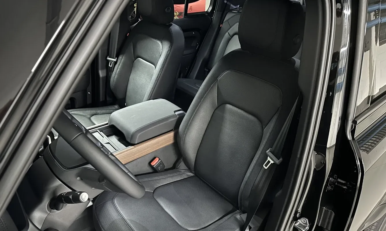 Land Rover Defender 110 X-Dynamic SE — 15