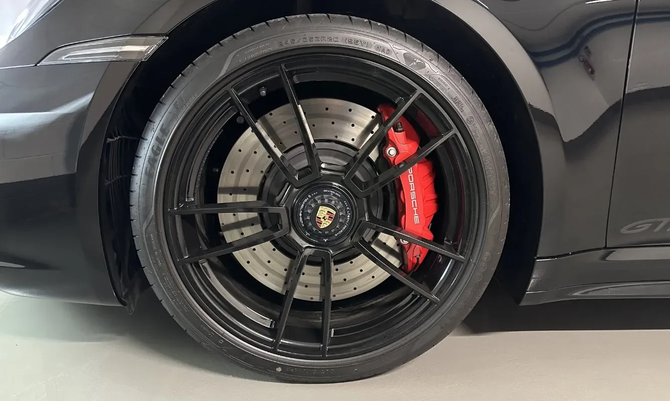 Porsche 911 Carrera 4 GTS Cabriolet — 9