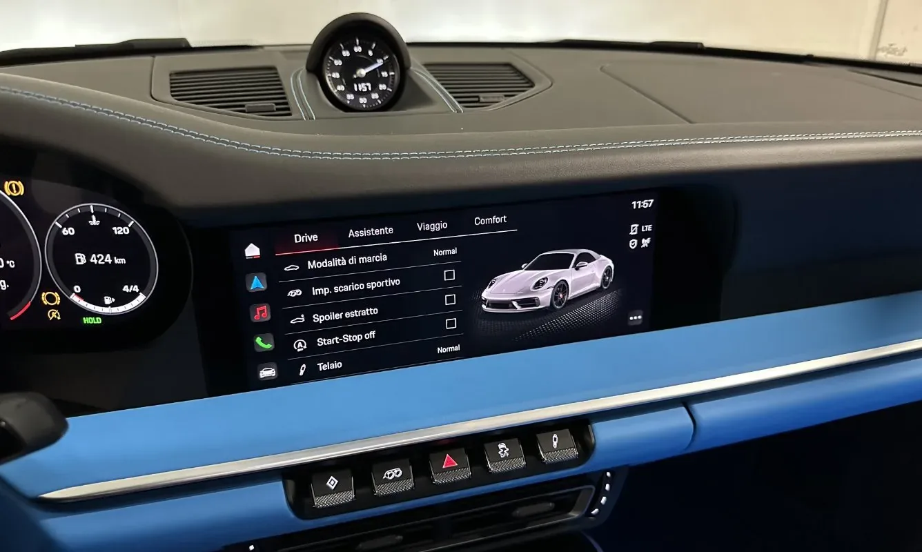 Porsche 911 Carrera 4 GTS Cabriolet — 15