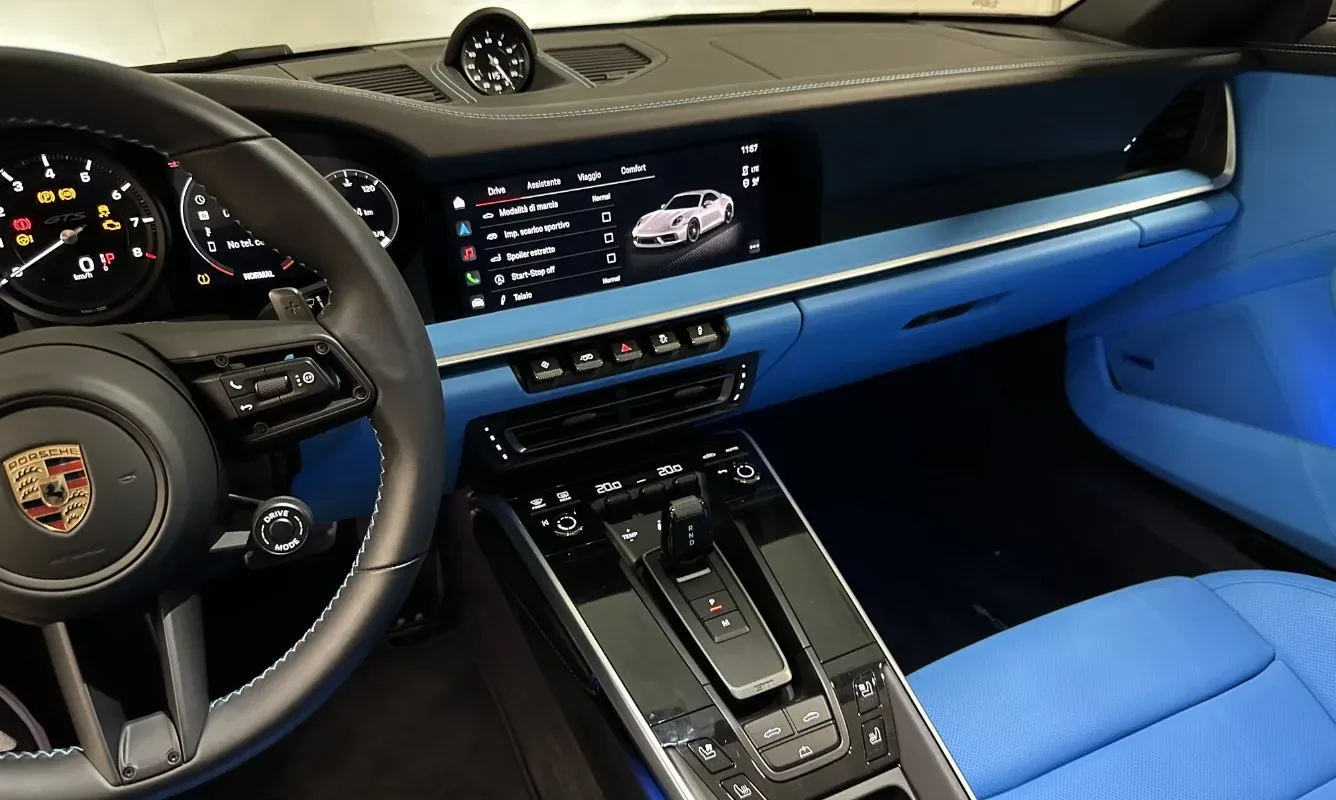 Porsche 911 Carrera 4 GTS Cabriolet — 12