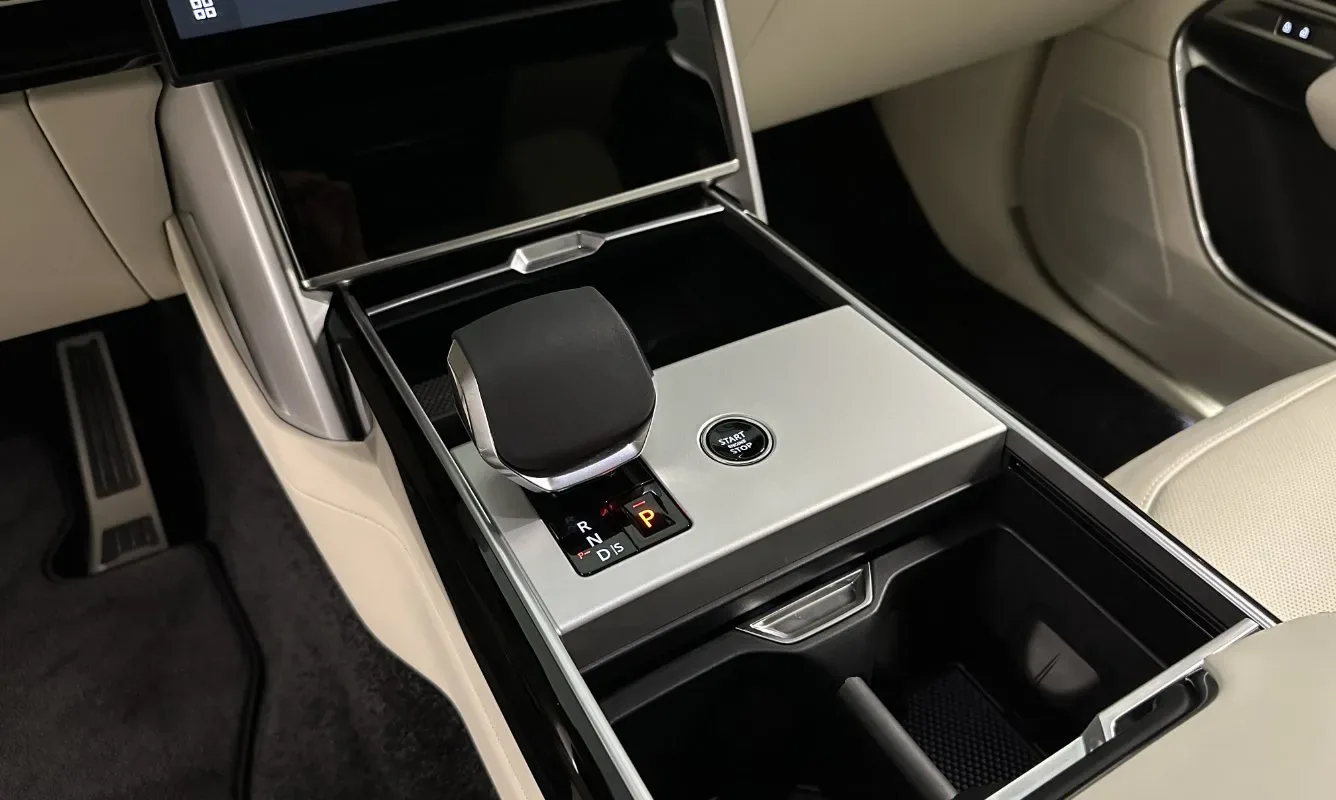 Range Rover LWB HSE D350 — 15