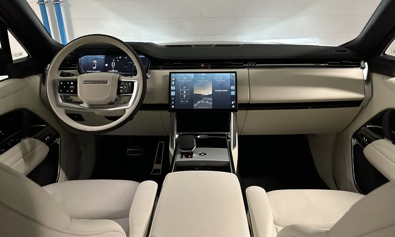 Range Rover LWB HSE D350 — 10