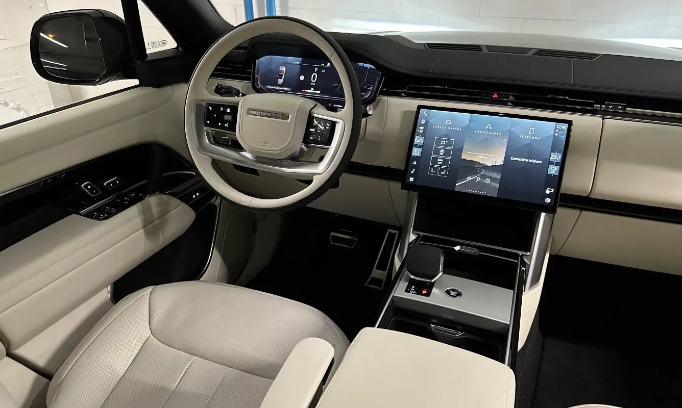 Range Rover LWB HSE D350 — 11