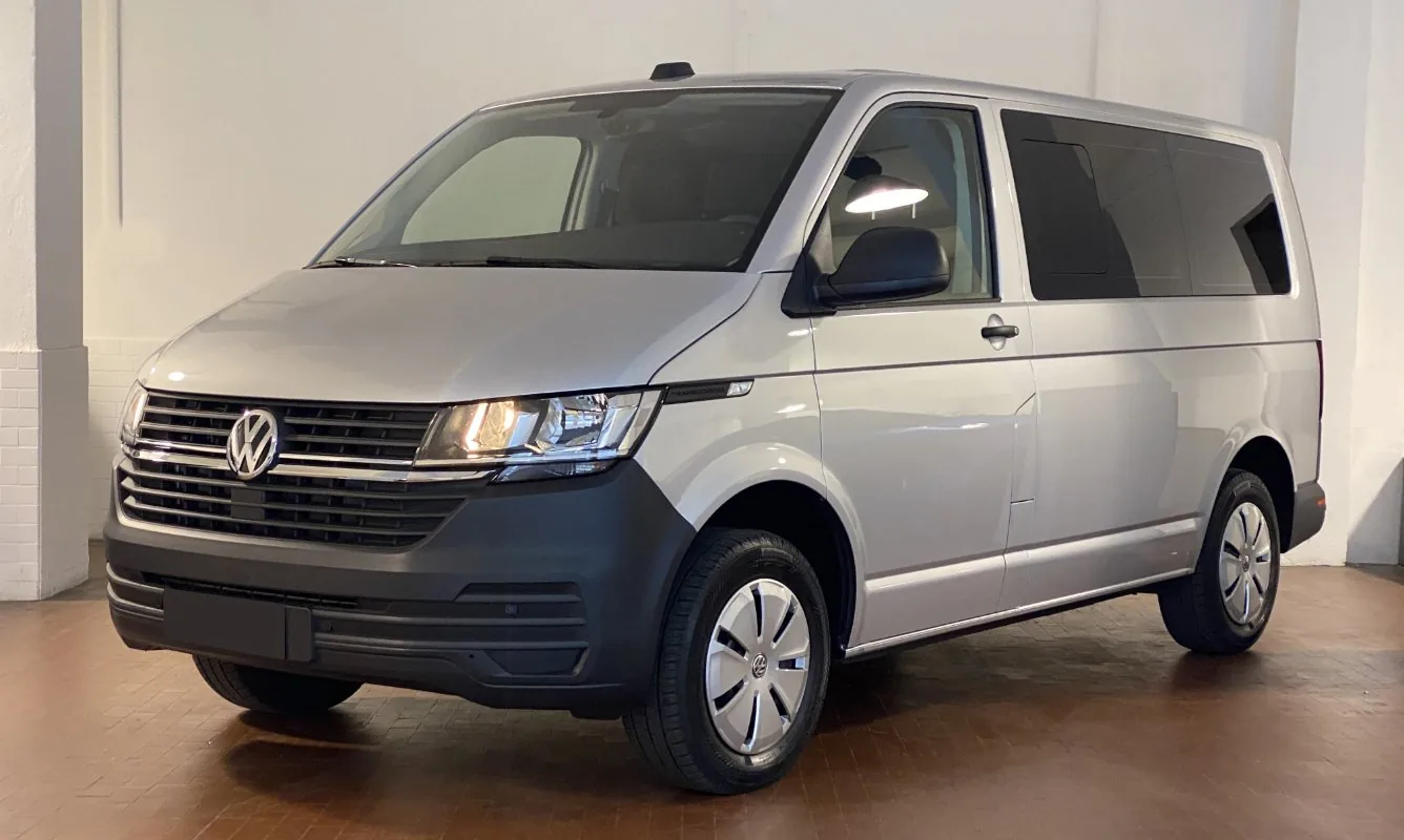 Volkswagen Transporter 9 posti — 1
