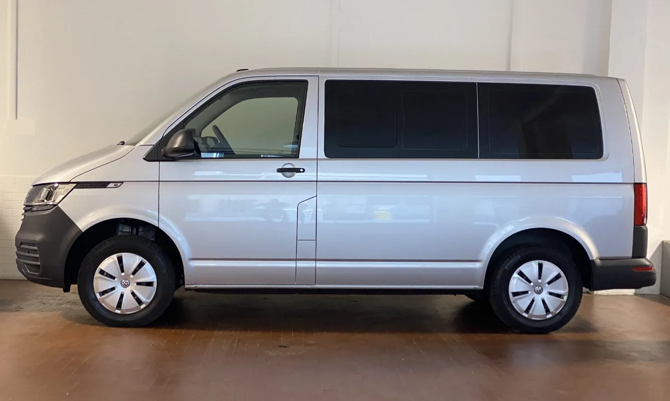 Volkswagen Transporter 9 posti — 4