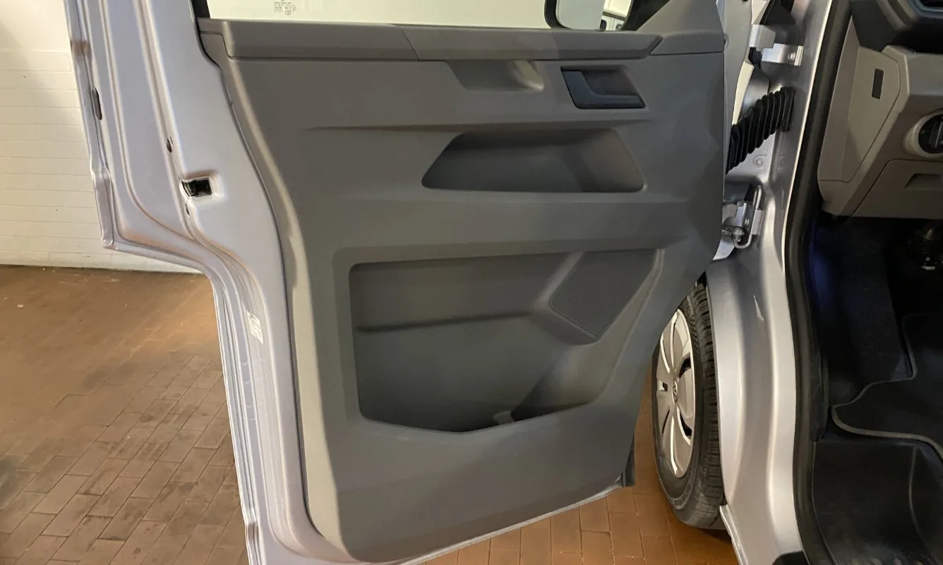 Volkswagen Transporter 9 posti — 10