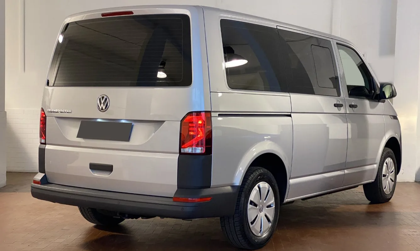 Volkswagen Transporter 9 posti — 6