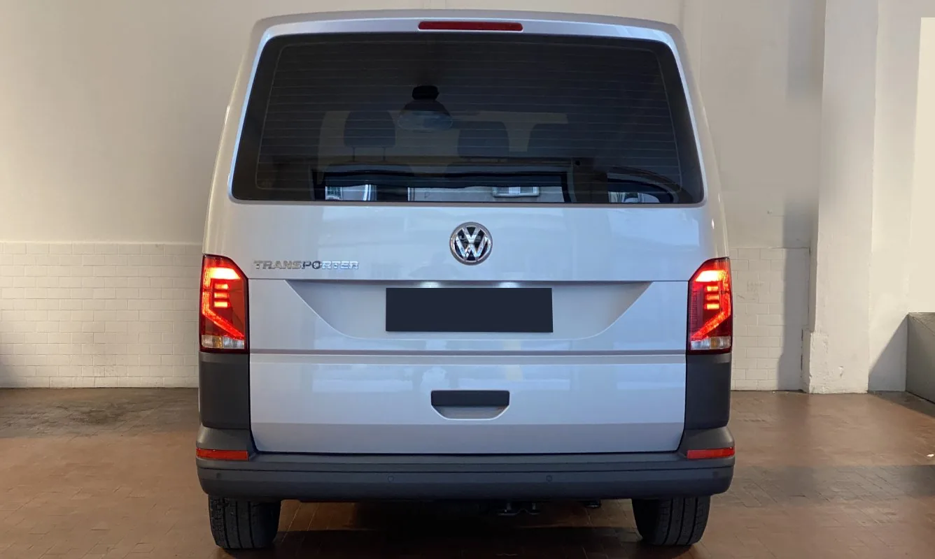 Volkswagen Transporter 9 posti — 7