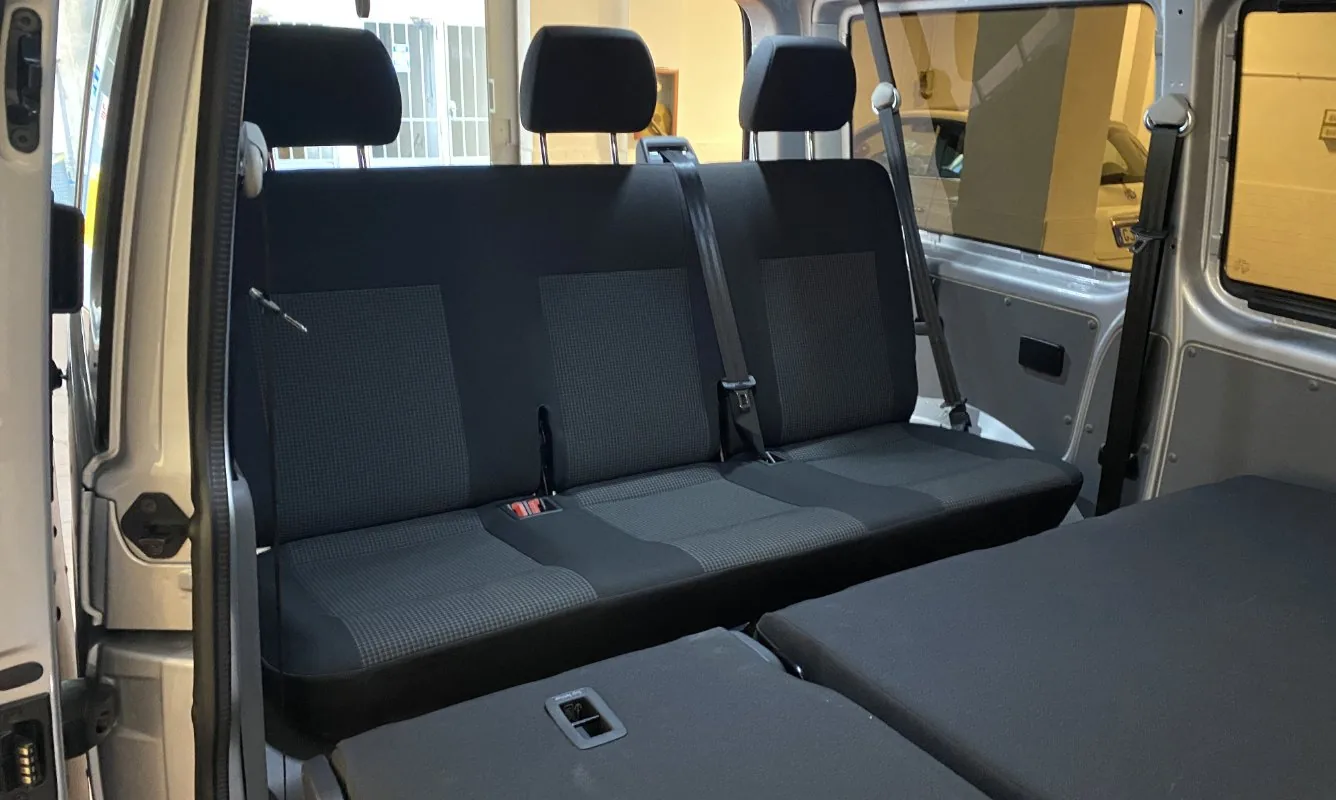 Volkswagen Transporter 9 posti — 9